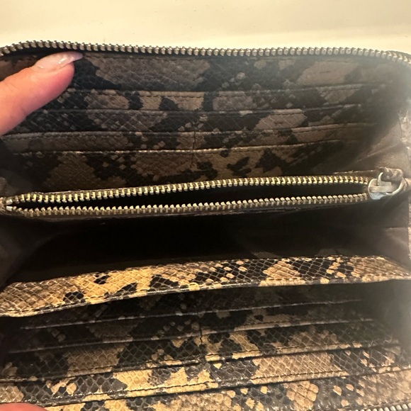 Banana Republic Bundle Snake Print Tote Bag and Wallet - Picture 13 of 16